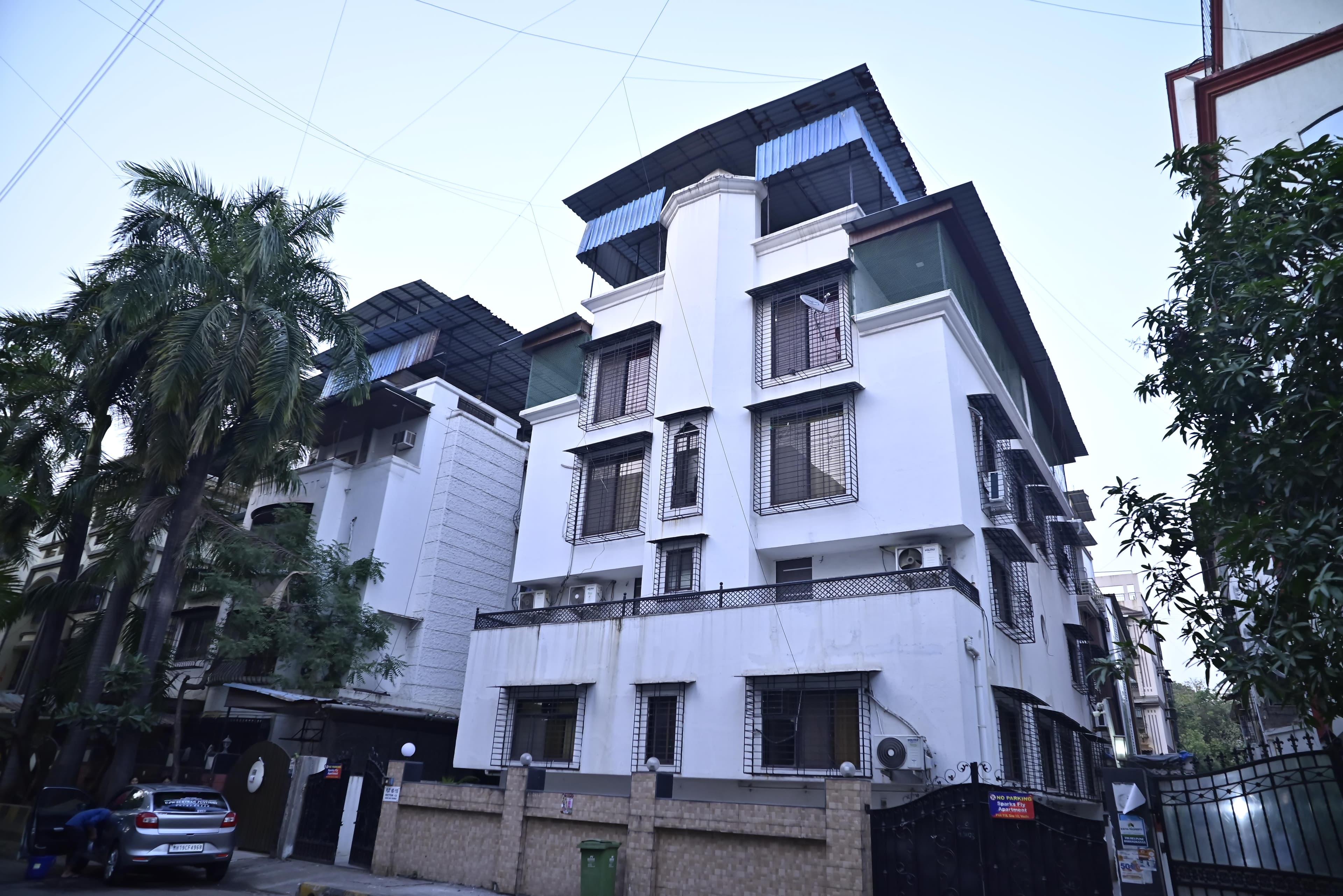 Duplex Serviced Apartment Executive Bedroom - Vashi